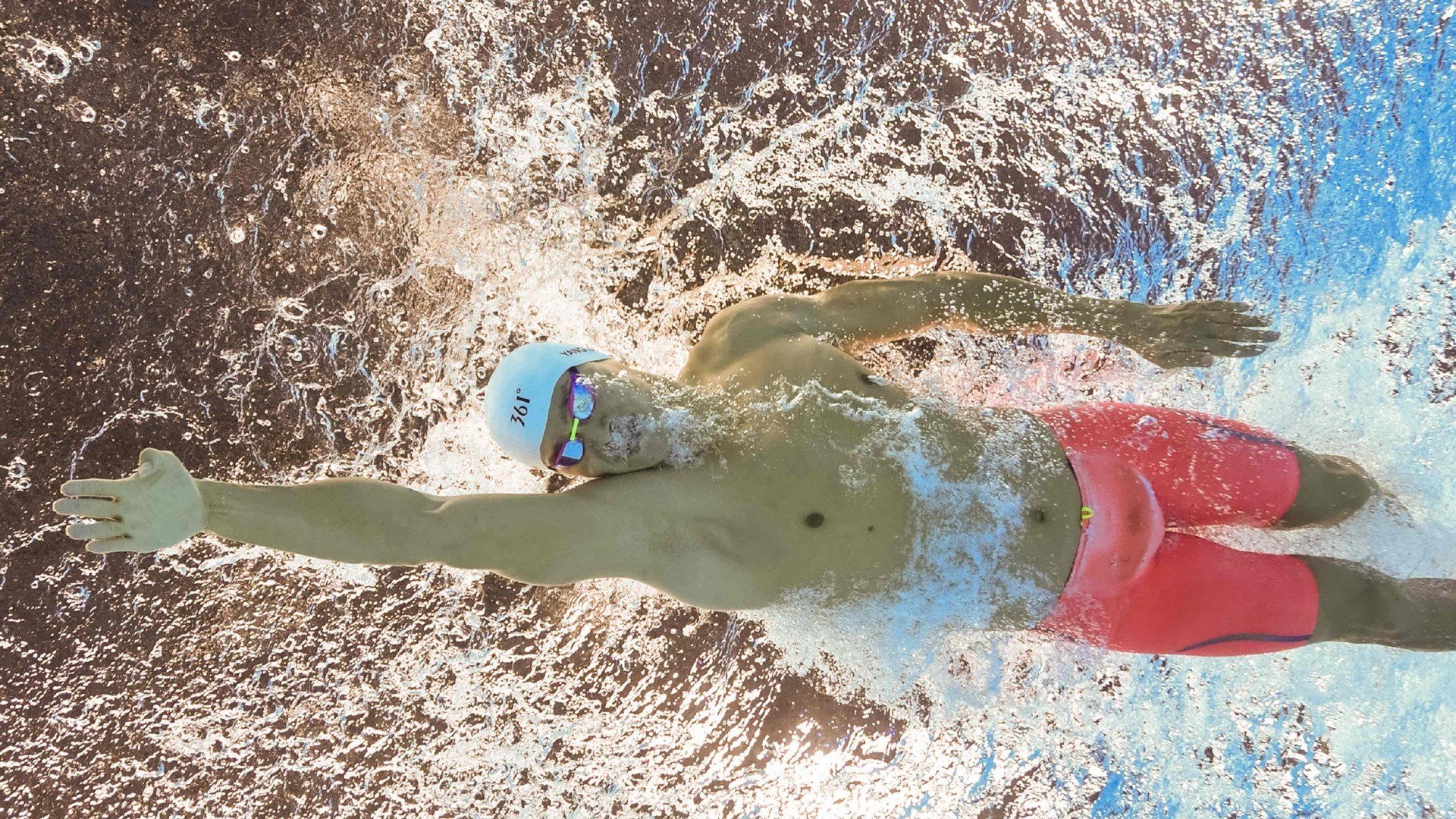 九游游戏中心-奥斯马尔·奥尔韦拉完美入水赢得掌声，奥尔维斯